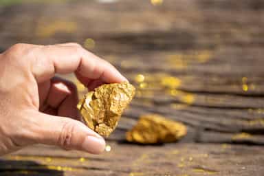 Gold rebounds from six-month low but rate-hike fears cap gains