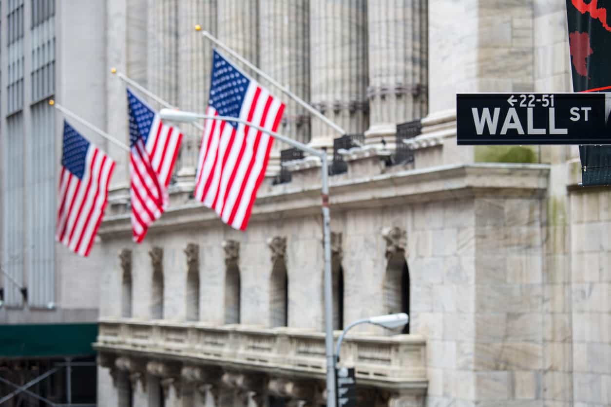 Dollar eases, yen gains ahead of US payrolls, chipmaker stocks struggle 