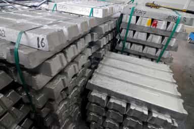 Aluminium climbs on thinning LME inventory buffer