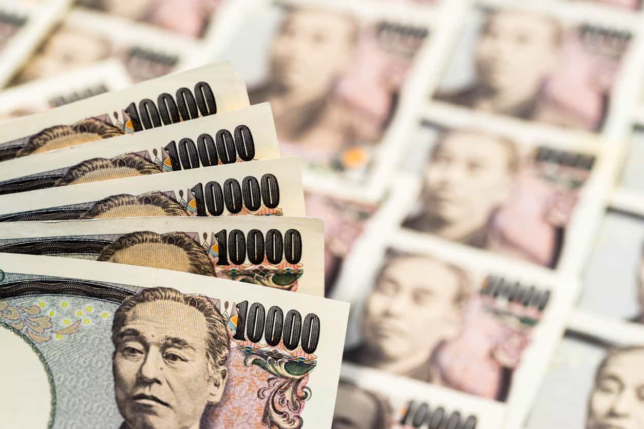 Asian stocks tumble on AI jitters after Samsung forecast; oil stable