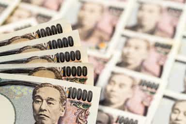 Asian stocks tumble on AI jitters after Samsung forecast; oil stable