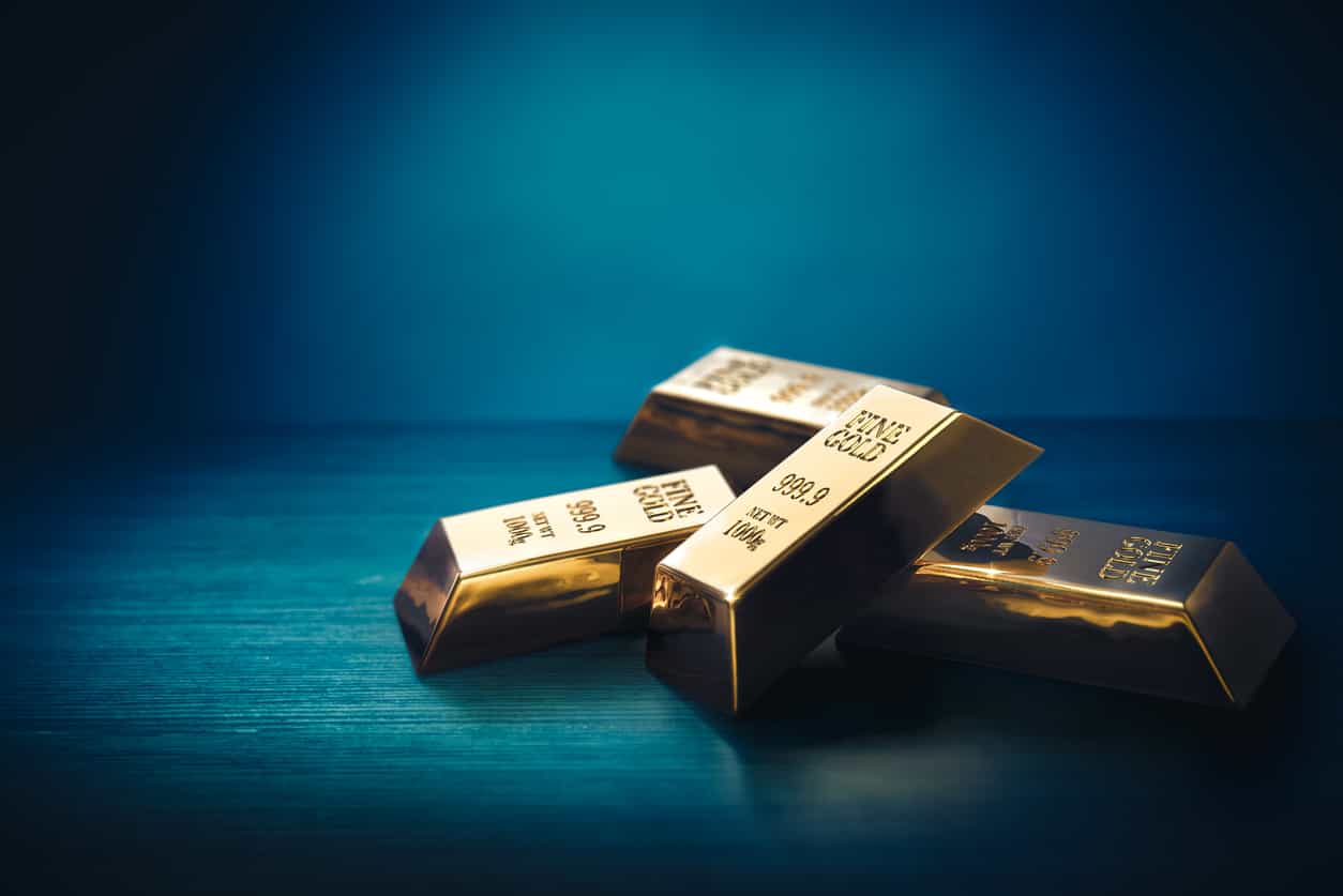 Gold slips as stronger dollar weighs; focus on Fed minutes and Gulf tensions
