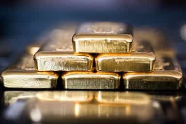 Gold off 8-month highs as investors monitor Ukraine crisis