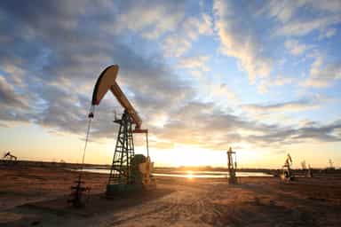 Oil ebbs again as Fed meets