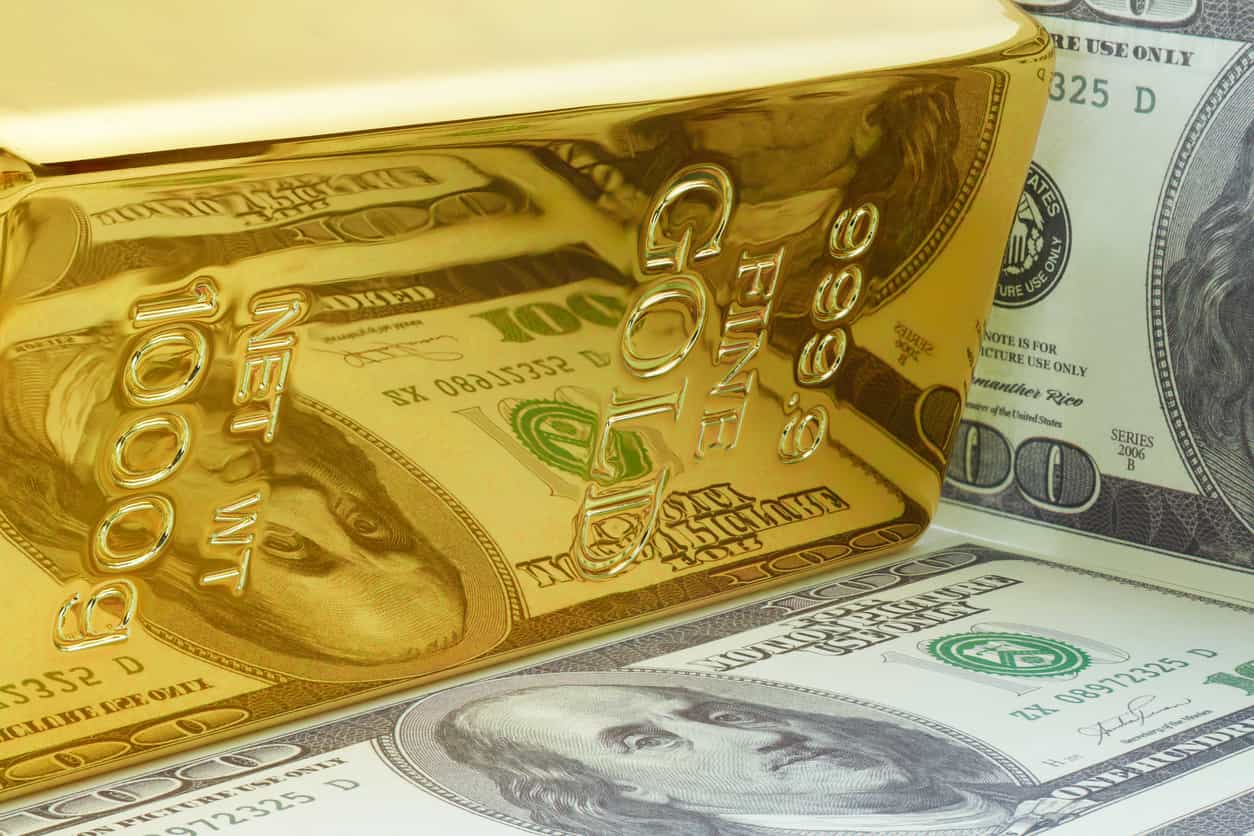 Gold flat as investors focus on Fed rate verdict