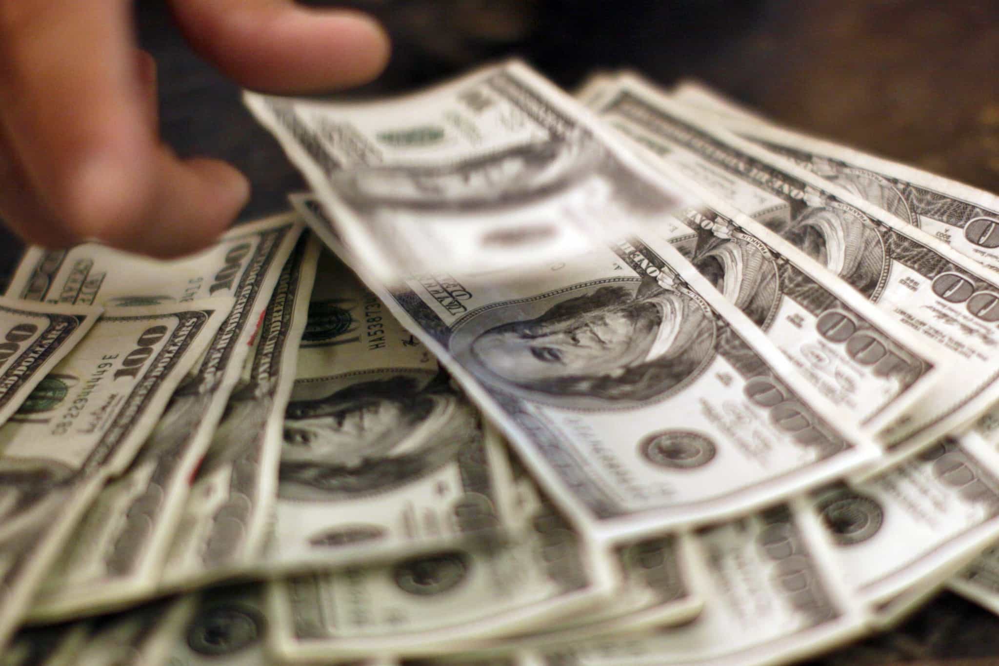 Weaker dollar lifts copper as market awaits China data
