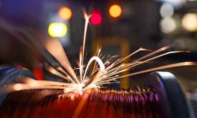 Copper hits three-week high, buoyed easing trade tensions