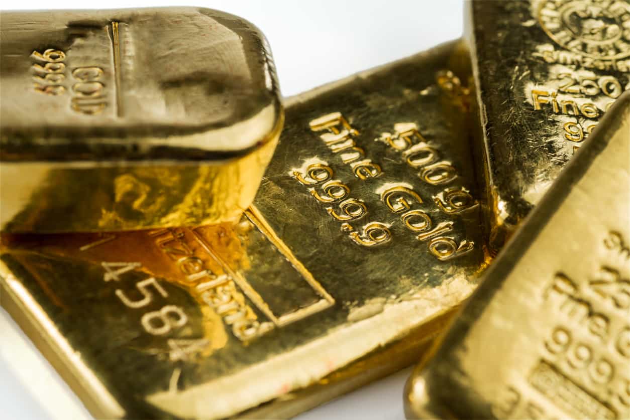 Gold rises from one-week low as softer dollar lends support